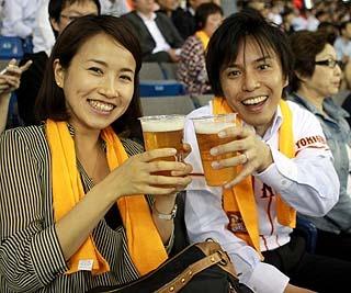 最高ののどごし！」――ドーム来場者が生ビール半額ナイターを満喫