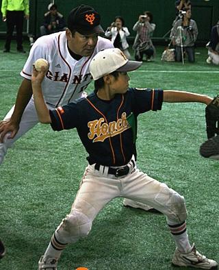 巨人軍OBが“夢の野球アカデミー”で東北の子供たちを指導 | 読売