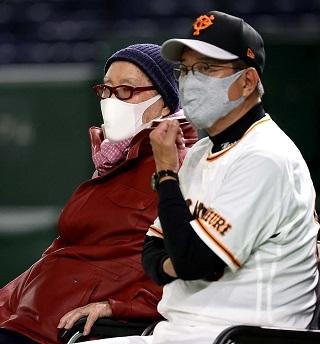 長嶋終身名誉監督が選手らを激励 | 読売ジャイアンツ（巨人軍）公式サイト