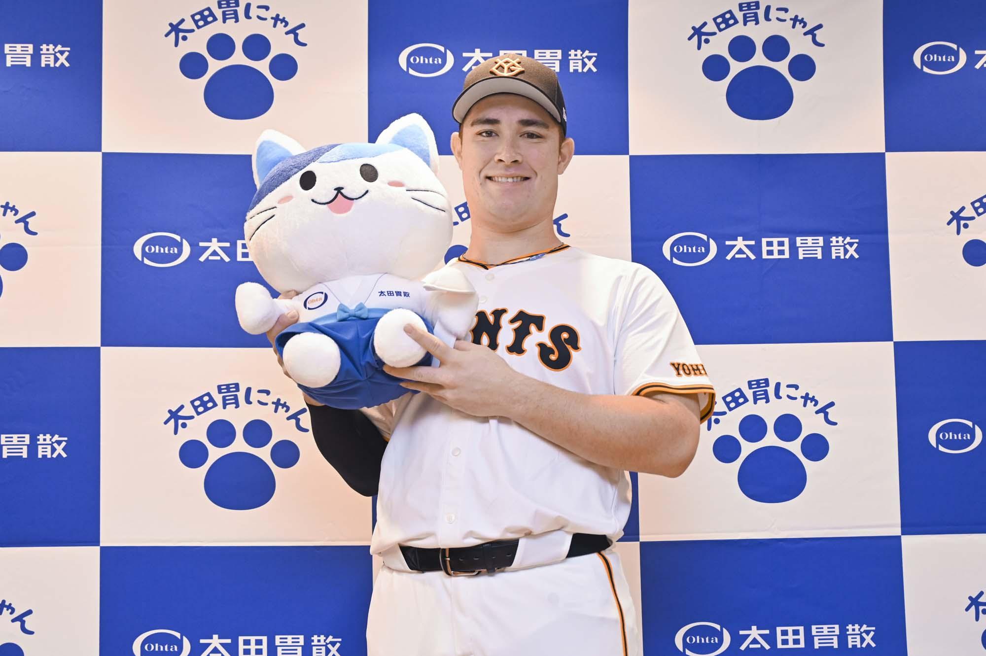 巨人　ホームラン賞 巨人】岡本和真がビッグボードホームラン賞の贈呈式に出席 賞金