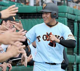 桜井投手が対外試合初登板、岡本選手は同点タイムリー | 読売 桜井投手が対外試合初登板、岡本選手は同点タイムリー | 読売