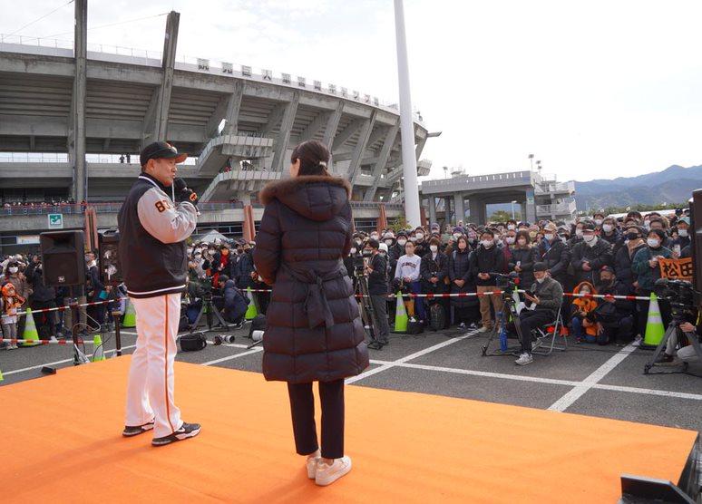 キャンプ初の週末 14000人が見学 | 読売ジャイアンツ（巨人軍）公式サイト