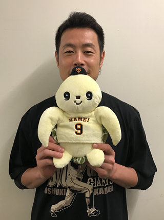 亀井善行選手「1000試合出場達成」記念グッズ発売 | 読売ジャイアンツ