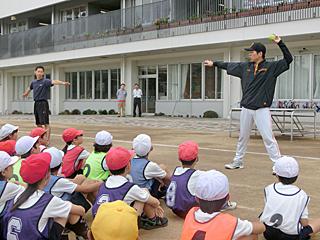 アカデミーコーチが6月に小学校14校訪問 読売ジャイアンツ（巨人軍）公式サイト