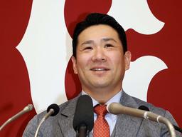 松田宣浩選手が入団会見 背番号は「23」 | 読売ジャイアンツ（巨人軍