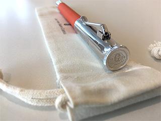 ジャイアンツオリジナル万年筆が新登場 世界初のブランド筆記具