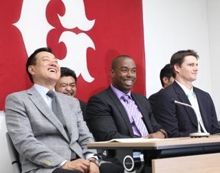 セドン、アンダーソンの両外国人選手が入団会見 読売ジャイアンツ（巨人軍）公式サイト