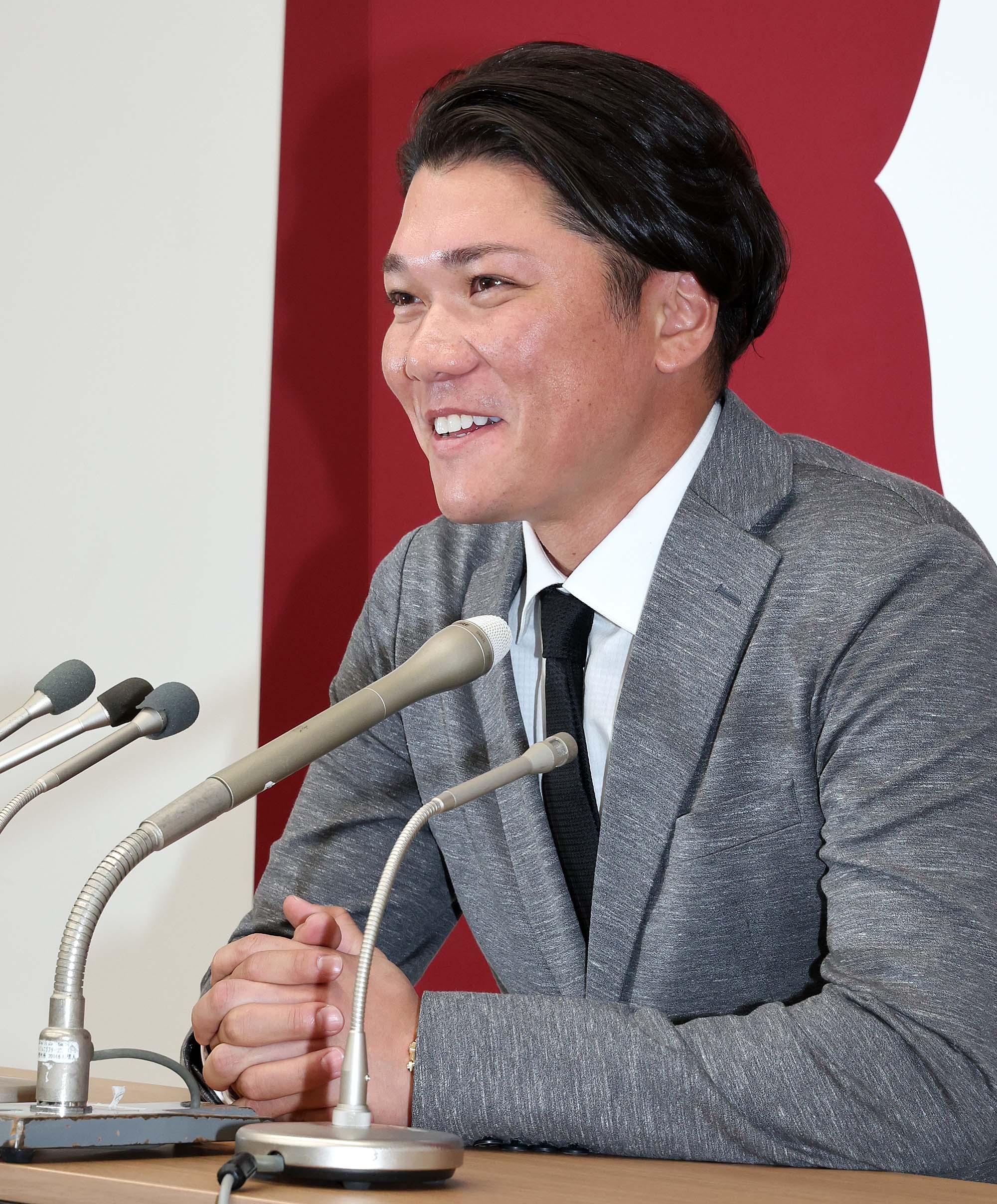 坂本選手、梶谷選手が契約更改 | 読売ジャイアンツ（巨人軍