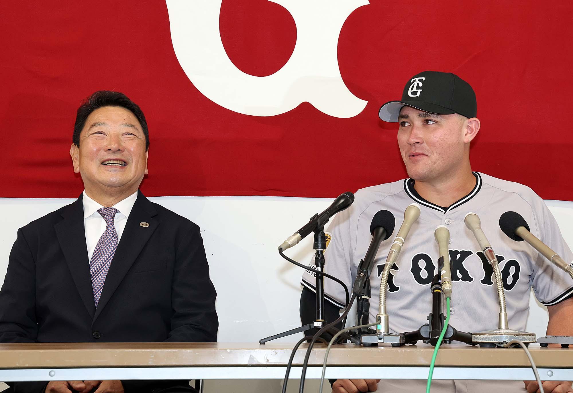 リチャード選手直筆サイン日付入り ホークス時代 現巨人軍 即日配送