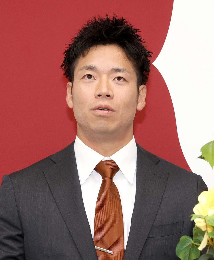 近藤投手が入団会見「闘魂込めて投げていきたい」 | 読売