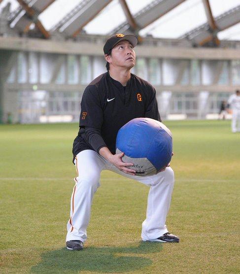 浅野、田中選手がグッズショップでスタッフ体験 | 読売ジャイアンツ