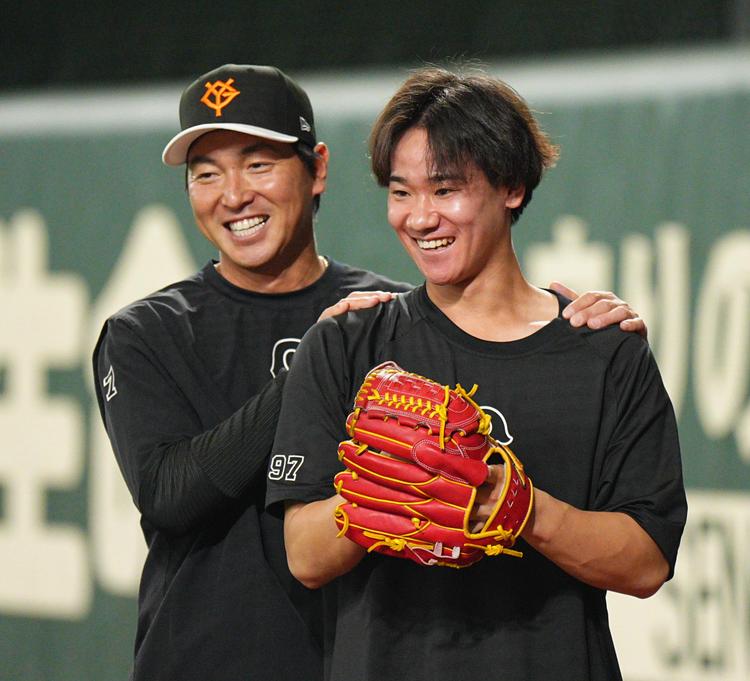 巨人 ジャイアンツ 井上温大 #97 侍ジャパン 直筆サイン ボール 巨人 ジャイアンツ 井上温大 #97 侍ジャパン 直筆サイン ボール