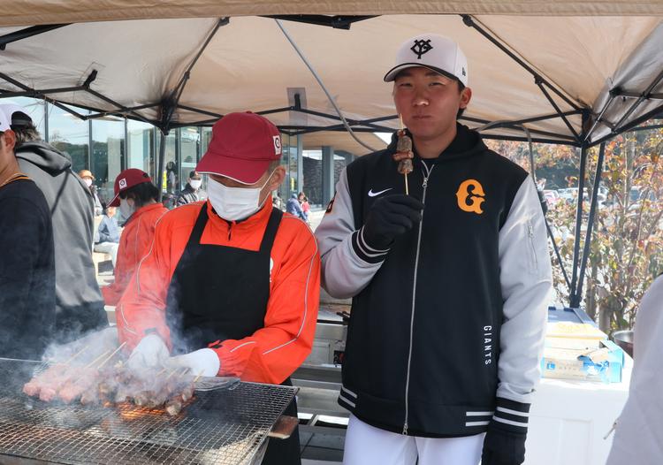 約300人のファンと交流～三軍キャンプイベント | 読売ジャイアンツ