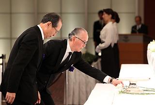 川上哲治元監督のお別れ会 長嶋終身名誉監督ら約900人が参列 川上哲治元監督のお別れ会 長嶋終身名誉監督ら約900人が参列