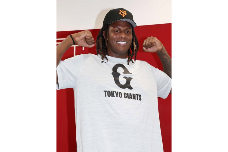 Signed Development Contracts with Two Young Talents from the