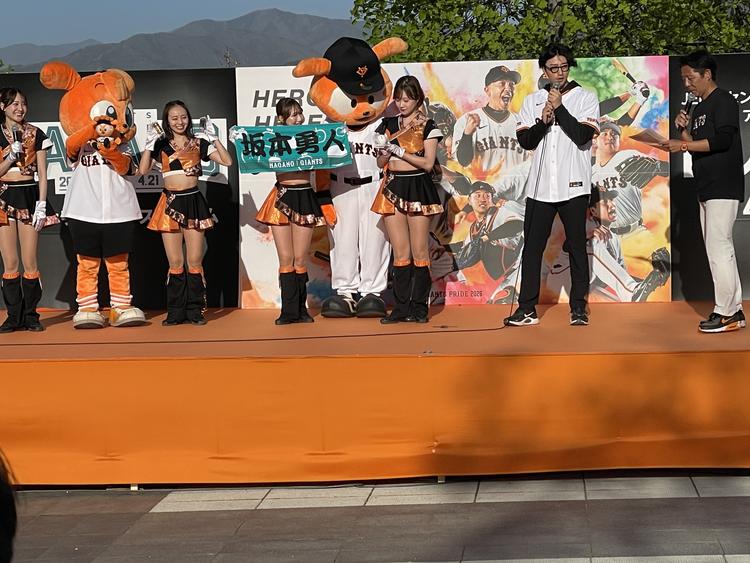 ジャイアンツ 大勢 パネル GSTORE に #ナオマツ 「ほぼ等身大パネル」‼️ ＼ 一緒に記念撮影を
