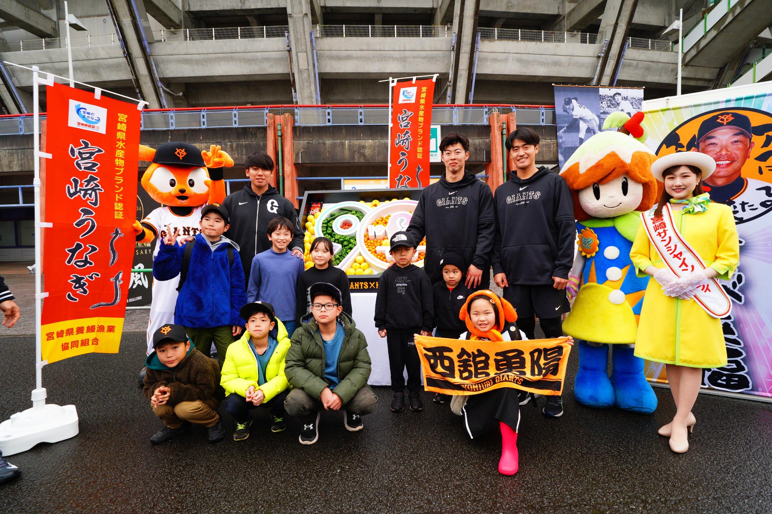 うなぎ、日向夏、きんかん 新人3投手が宮崎名産に舌鼓 | 読売