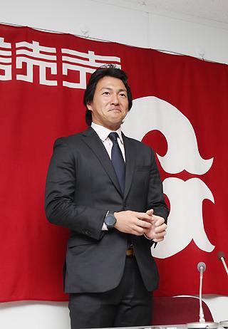 シーズン最多安打賞の長野、坂本両選手が契約更改 | 読売 シーズン最多安打賞の長野、坂本両選手が契約更改 | 読売