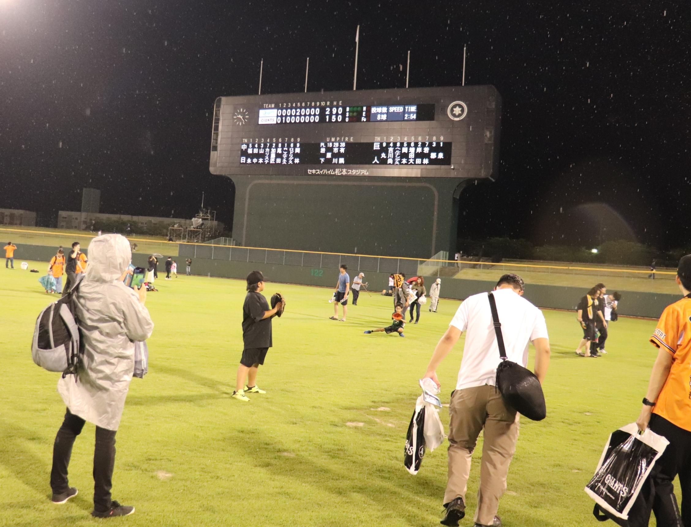 グラウンド開放」で参加者興奮！ 松本・前橋公式戦 | 読売ジャイアンツ