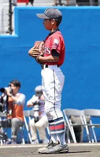 長嶋終身名誉監督が背番号「3」のユニホーム姿で始球式の打席に