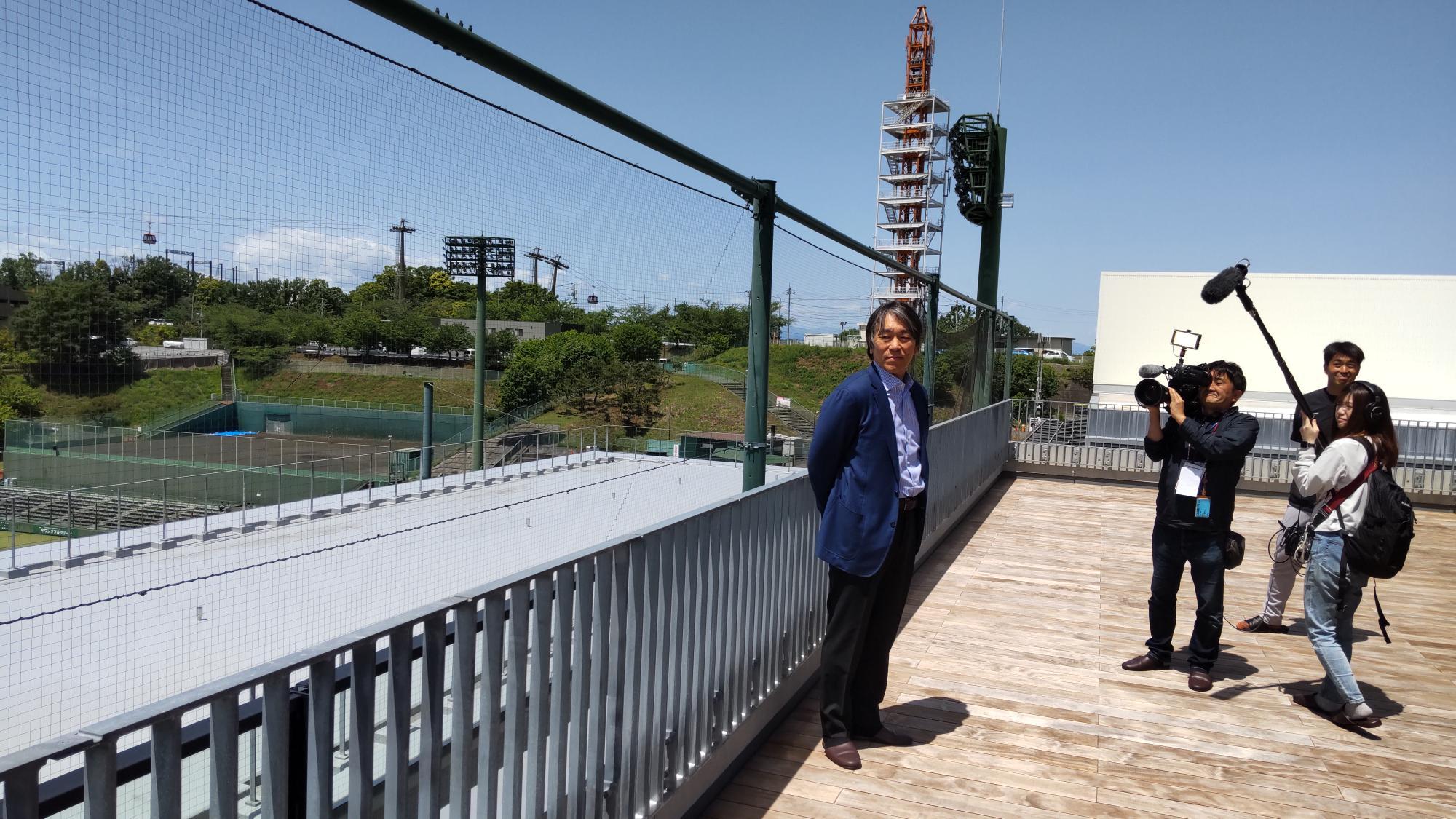 松井秀喜さんがGタウンで始球式～「松井部屋の畳」と再会も