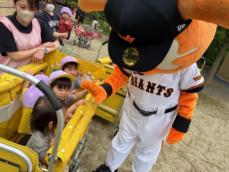 2025年度Ghands幼稚園・保育園訪問スタート | 読売ジャイアンツ（巨人