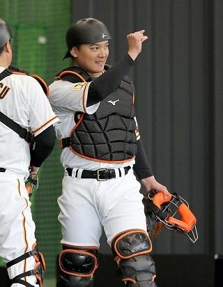ブルペンに「石川慎吾捕手」登場！ ～キャンプ3日目～ | 読売