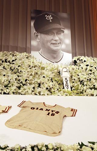 川上哲治元監督のお別れ会 長嶋終身名誉監督ら約900人が参列 川上哲治元監督のお別れ会 長嶋終身名誉監督ら約900人が参列