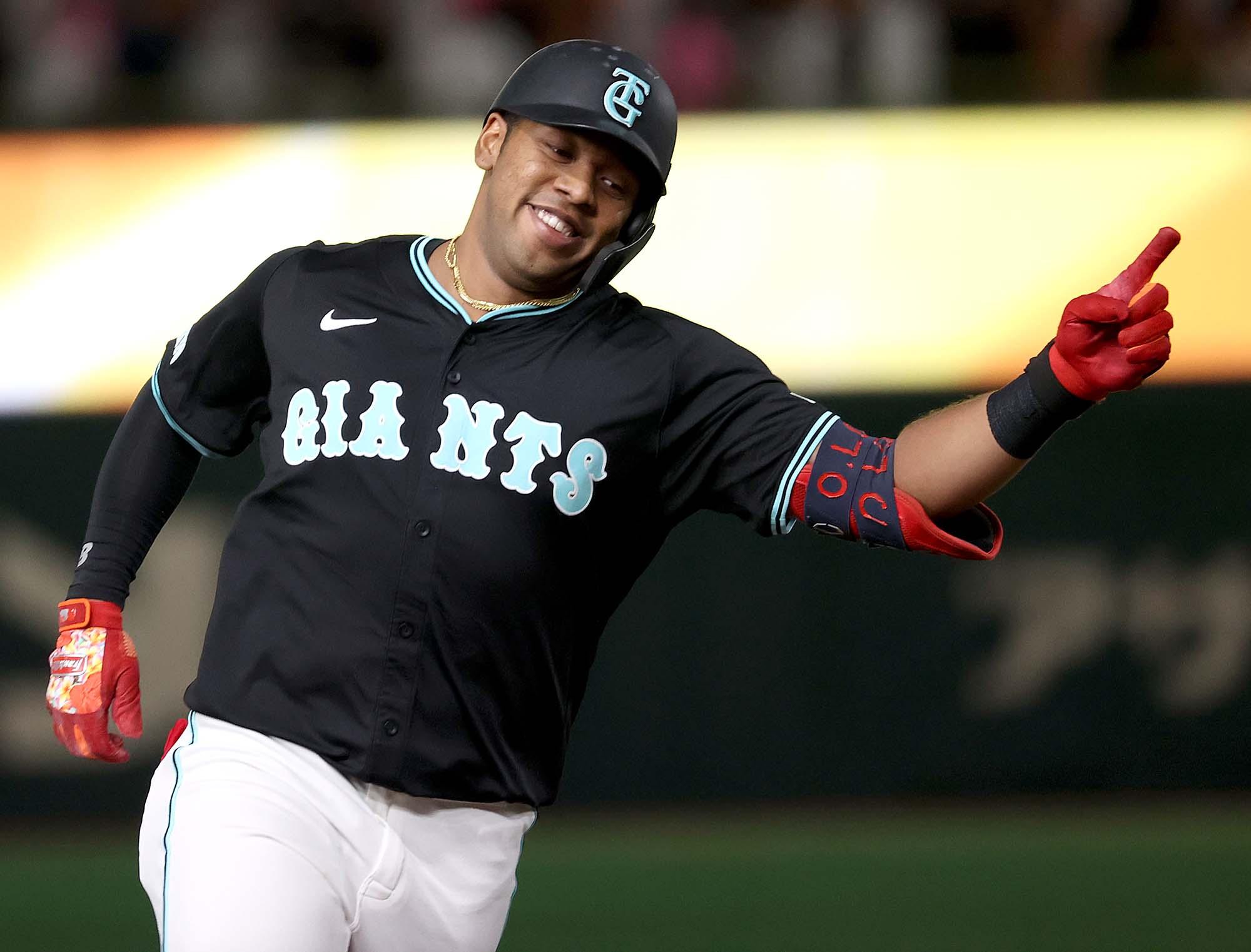 9、10月の「ヒーローズプレート」をオークションに出品 | 読売